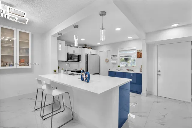 $340,000 | 205 Southeast 11th Terrace, Unit 101, Dania Beach, FL 33004
