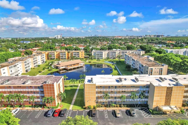 $340,000 | 205 Southeast 11th Terrace, Unit 101, Dania Beach, FL 33004