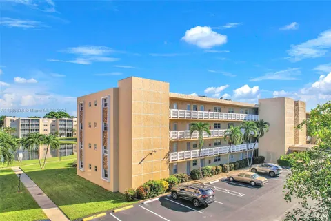 $340,000 | 205 Southeast 11th Terrace, Unit 101, Dania Beach, FL 33004