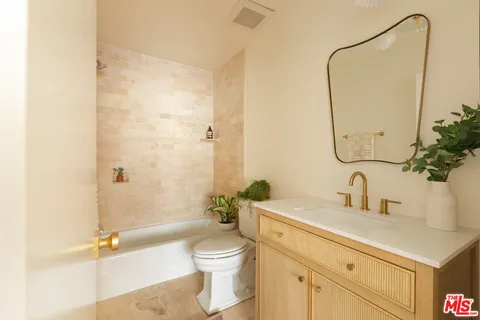 $999,000 | 1304 Berkeley Street, Unit 3, Santa Monica, CA 90404