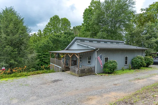 $229,900 | 329 Chalet Circle, Murphy, NC 28906