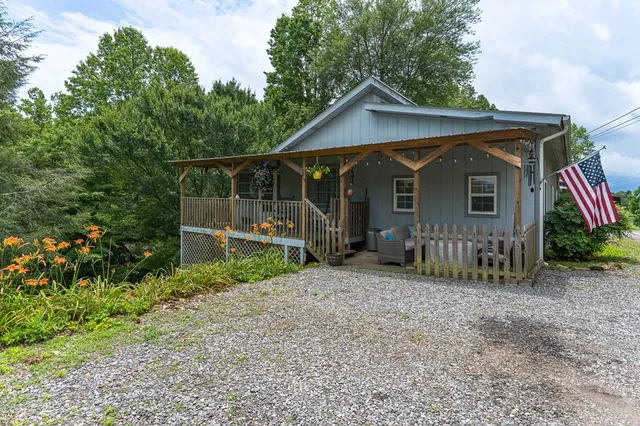 $229,900 | 329 Chalet Circle, Murphy, NC 28906
