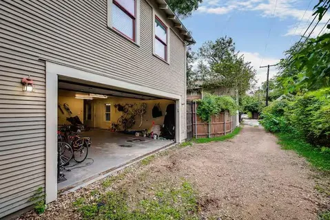 $880,000 | 1006 Grigsby Avenue, Dallas, TX 75204