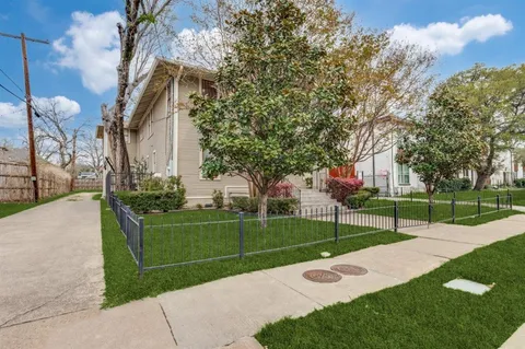 $880,000 | 1006 Grigsby Avenue, Dallas, TX 75204