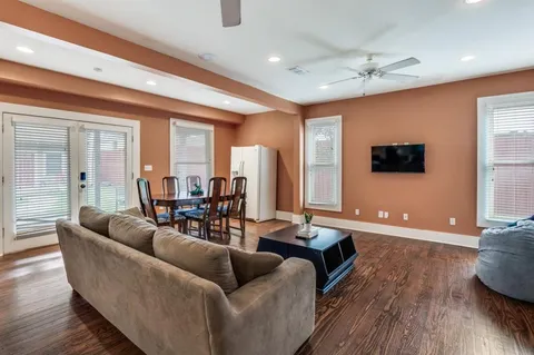 $880,000 | 1006 Grigsby Avenue, Dallas, TX 75204