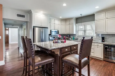 $880,000 | 1006 Grigsby Avenue, Dallas, TX 75204