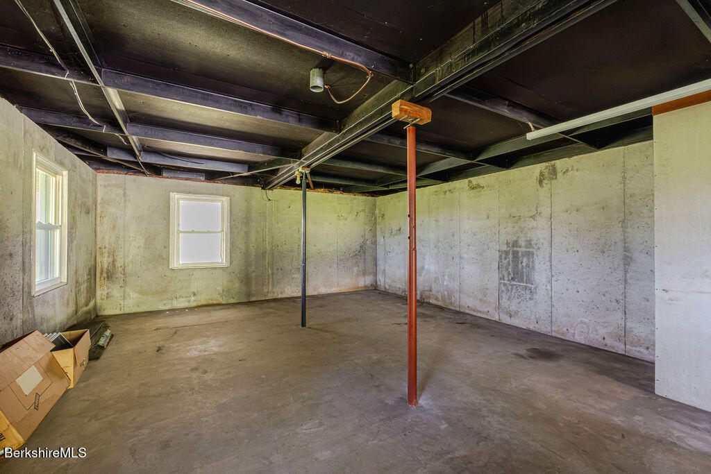 2 Woodruff Road West Stockbridge, MA 01266 - Photo 23 of 24 Garage