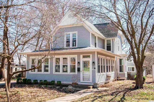 $295,000 | 2510 Kentucky Road, Quincy, IL 62301