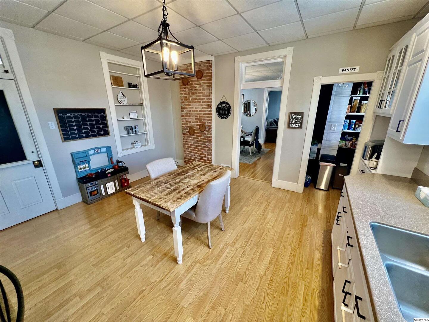 2510 Kentucky Road Quincy, IL 62301 - Photo 8 of 21