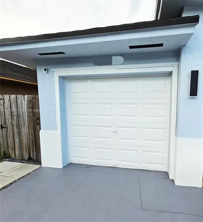 $1,100 | 20200 Northwest 37th Court, Unit EFF, Miami Gardens, FL 33055