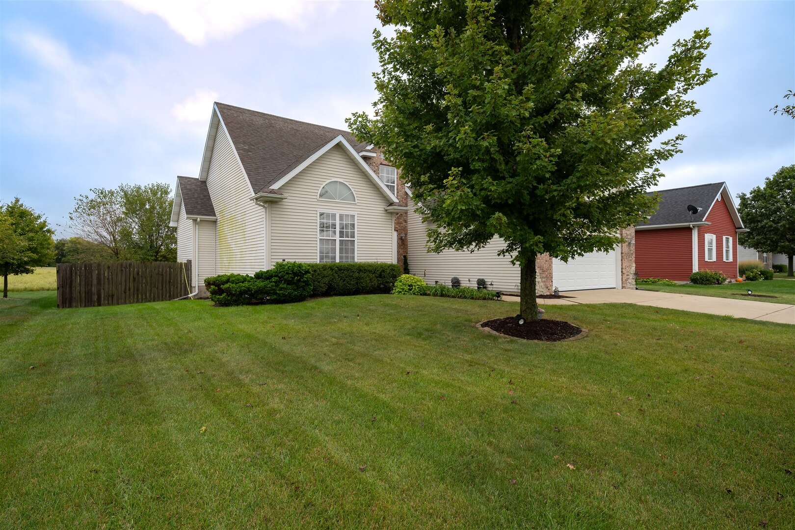 20 Fedor Circle Bloomington, IL 61705 - Photo 6 of 51 a front view of house with yard and green space