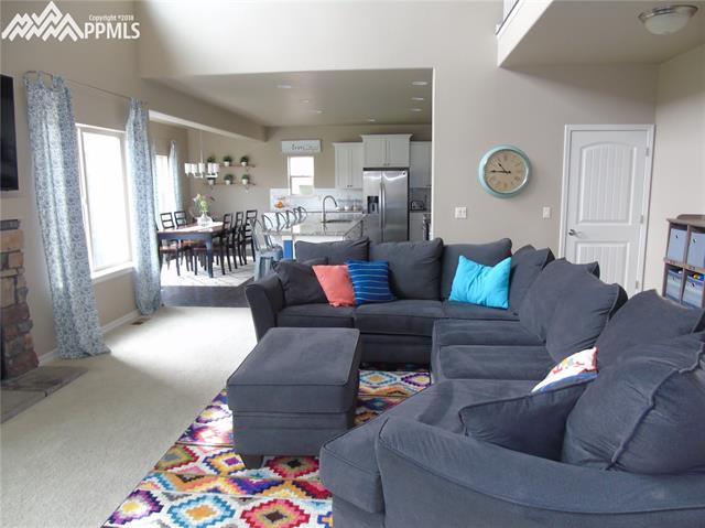 10585 Slumber Ridge Way Colorado Springs, CO 80908 - Photo 8 of 28