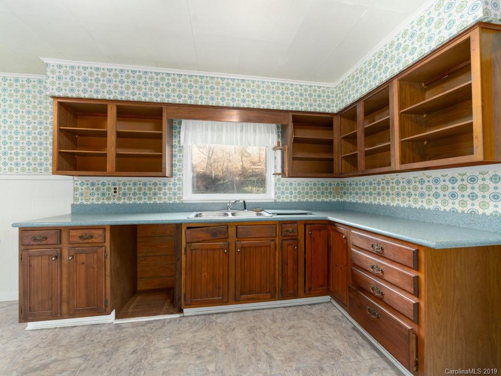 555 David Edwards Road Waynesville, NC 28786 - Photo 6 of 36