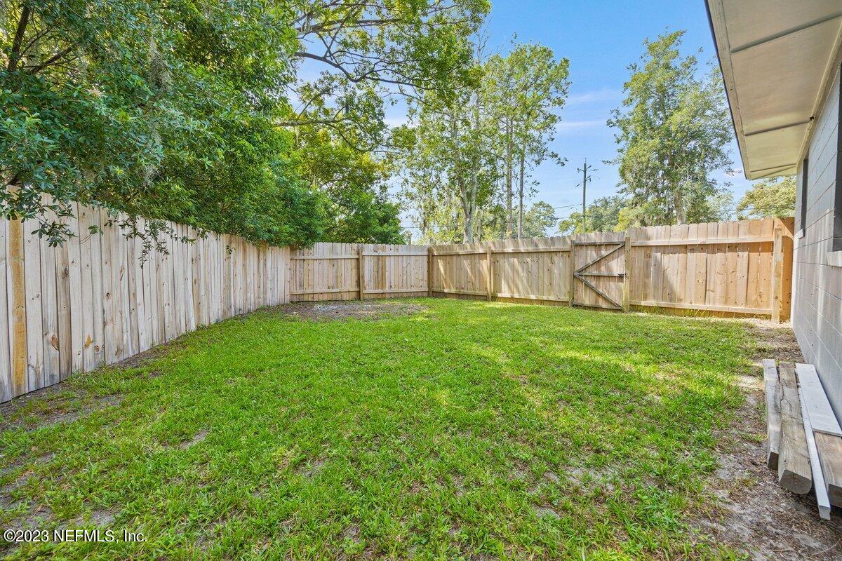 949 Ibis Road Jacksonville, FL 32216 - Photo 11 of 15 Side Yard (3)