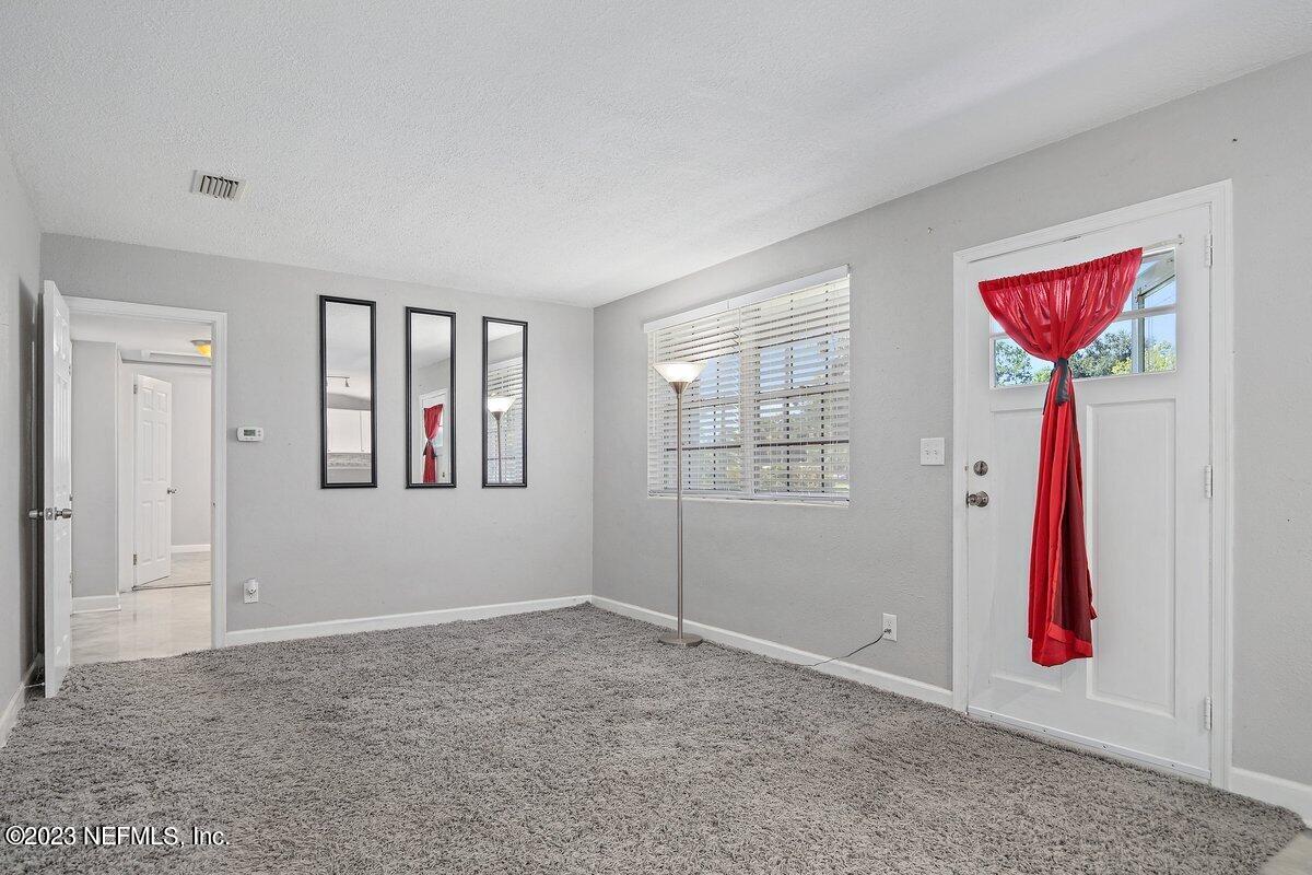 949 Ibis Road Jacksonville, FL 32216 - Photo 4 of 15 Living Room (8)