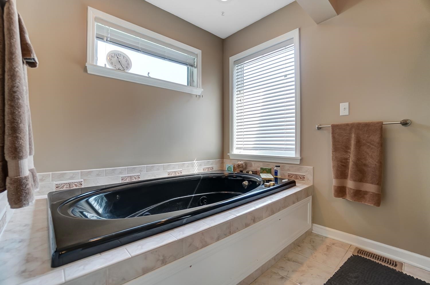 6302 Hathaway Road Fort Wayne, IN 46818 - Photo 13 of 36