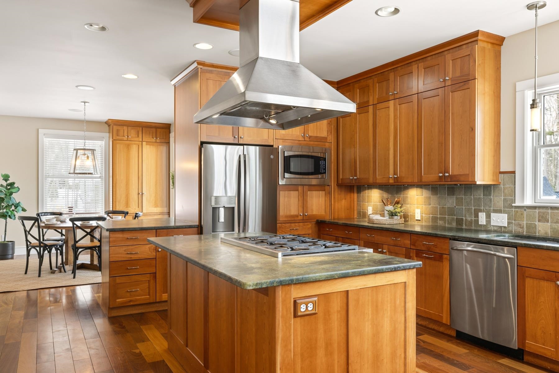 104 Odiorne Point Road Portsmouth, NH 03801 - Photo 12 of 48