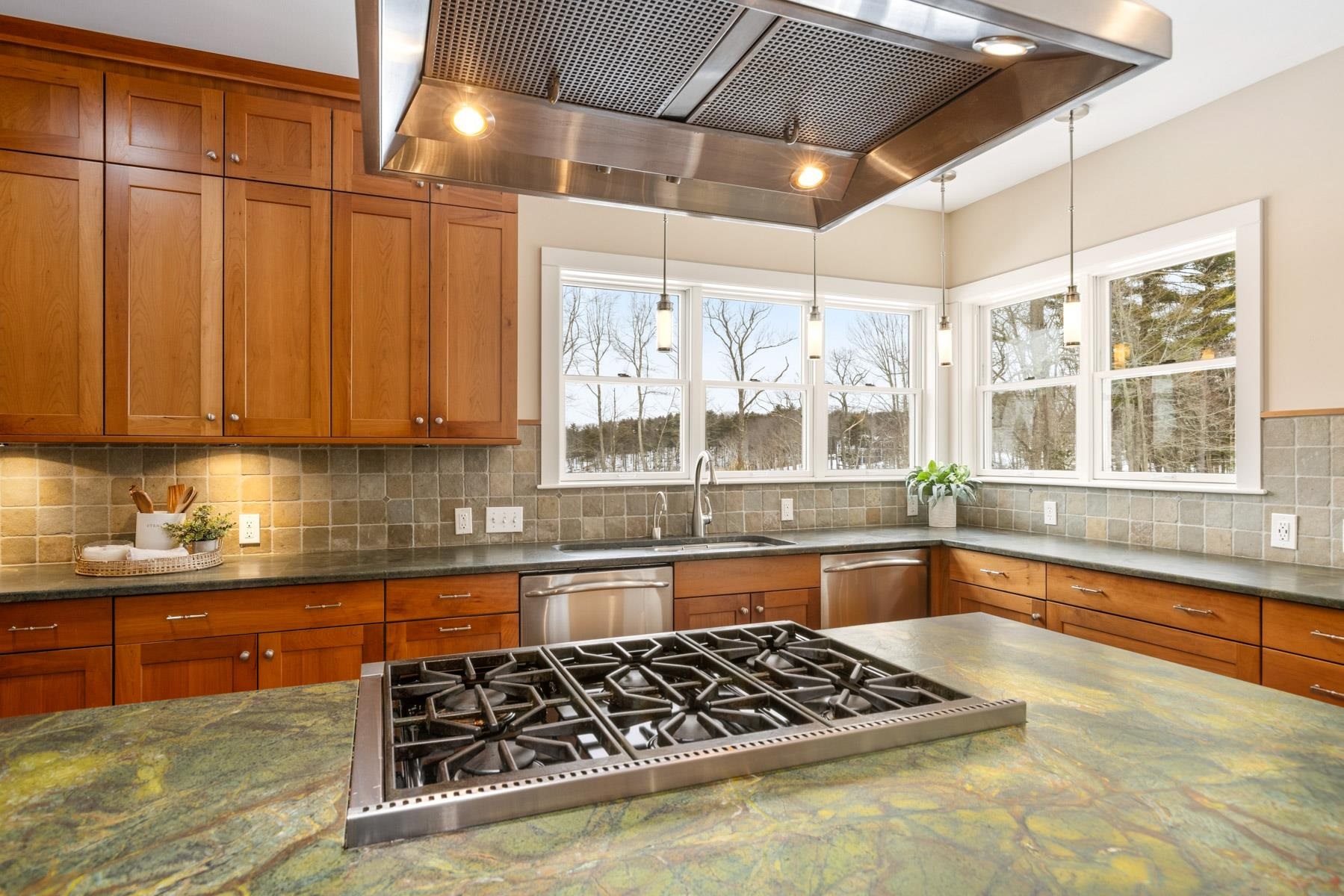 104 Odiorne Point Road Portsmouth, NH 03801 - Photo 13 of 48