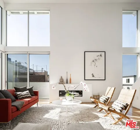 $1,995,000 | 34 South Venice Boulevard, Unit 2, Venice, CA 90291