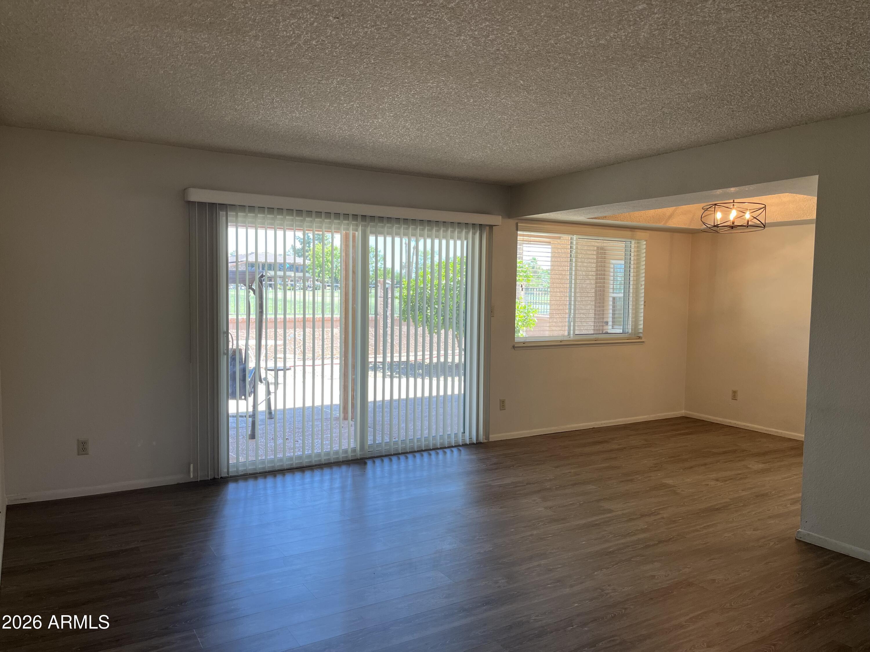 10624 West Griswold Road Peoria, AZ 85345 - Photo 5 of 28