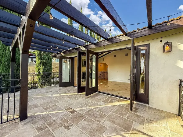 $1,700,000 | 567 Lone Oak Drive, Thousand Oaks, CA 91362