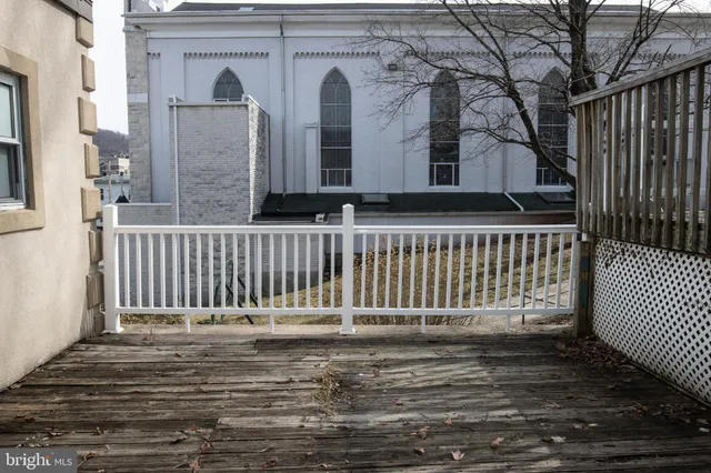 a view of a house with a small yard