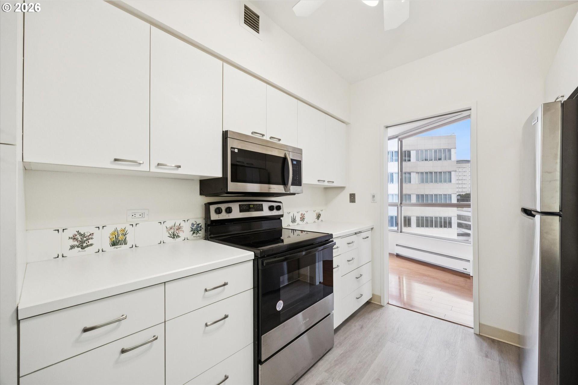 1500 Southwest 5th Avenue, Unit 802 Portland, OR 97201 - Photo 9 of 44 Gallery Image 9