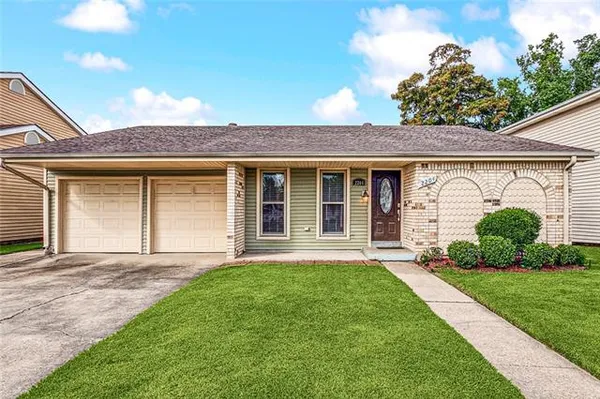 $2,200 | 2204 Deerlick Lane, Harvey, LA 70058