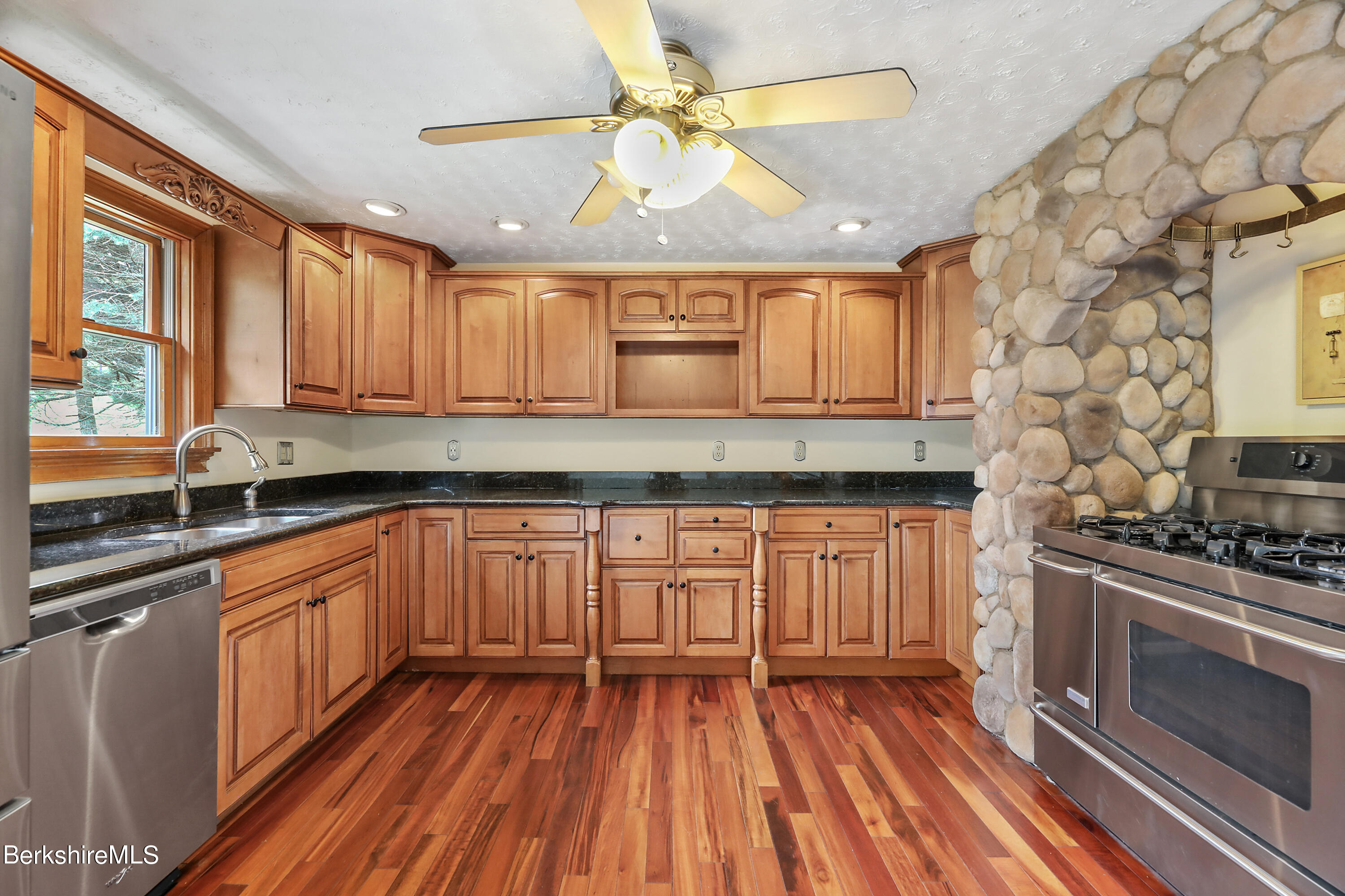 27 Victory Road Pittsfield, MA 01201 - Photo 11 of 39 Kitchen