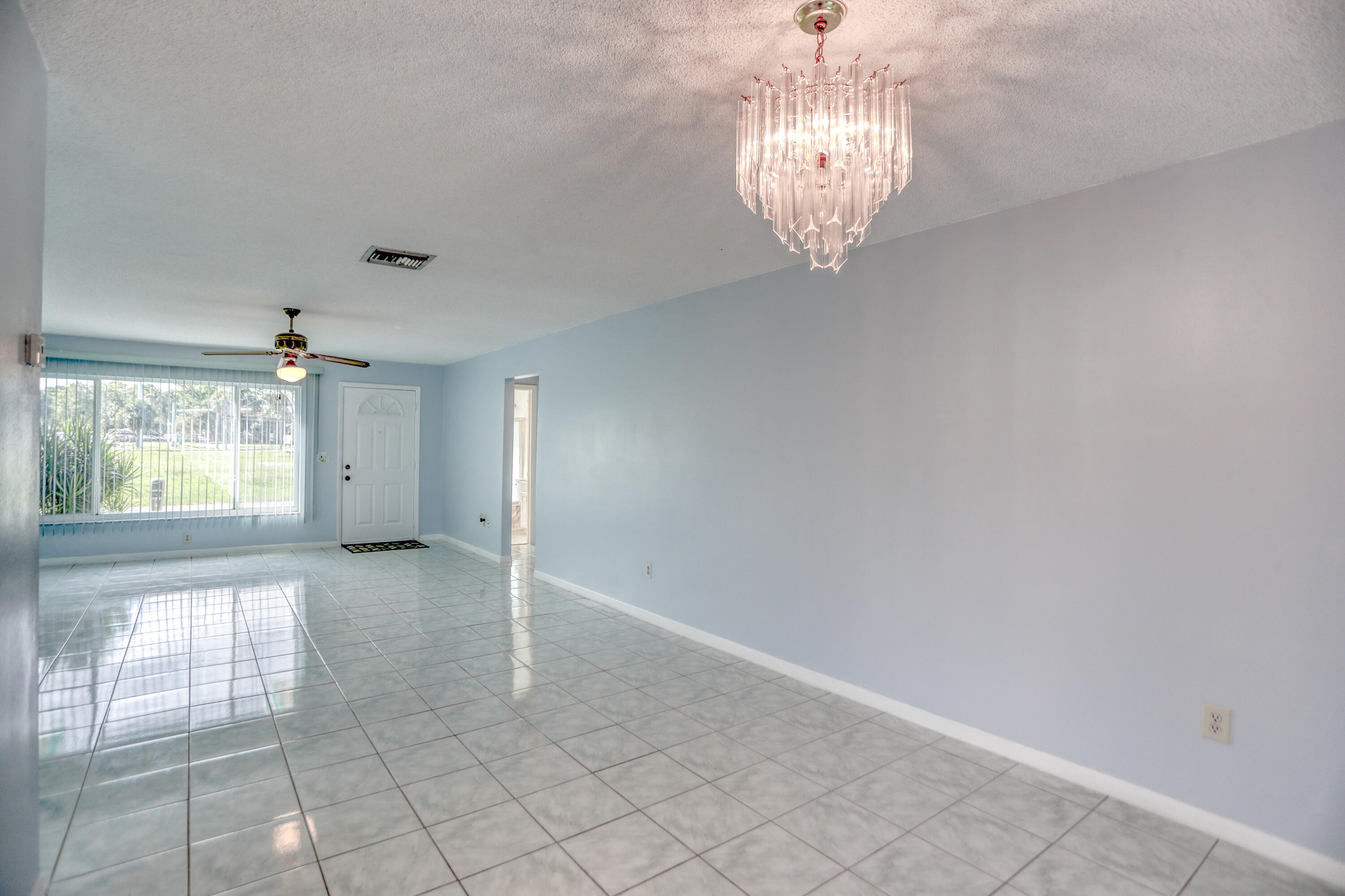 22285 Southwest 57th Avenue Boca Raton, FL 33428 - Photo 13 of 33 B27I4478