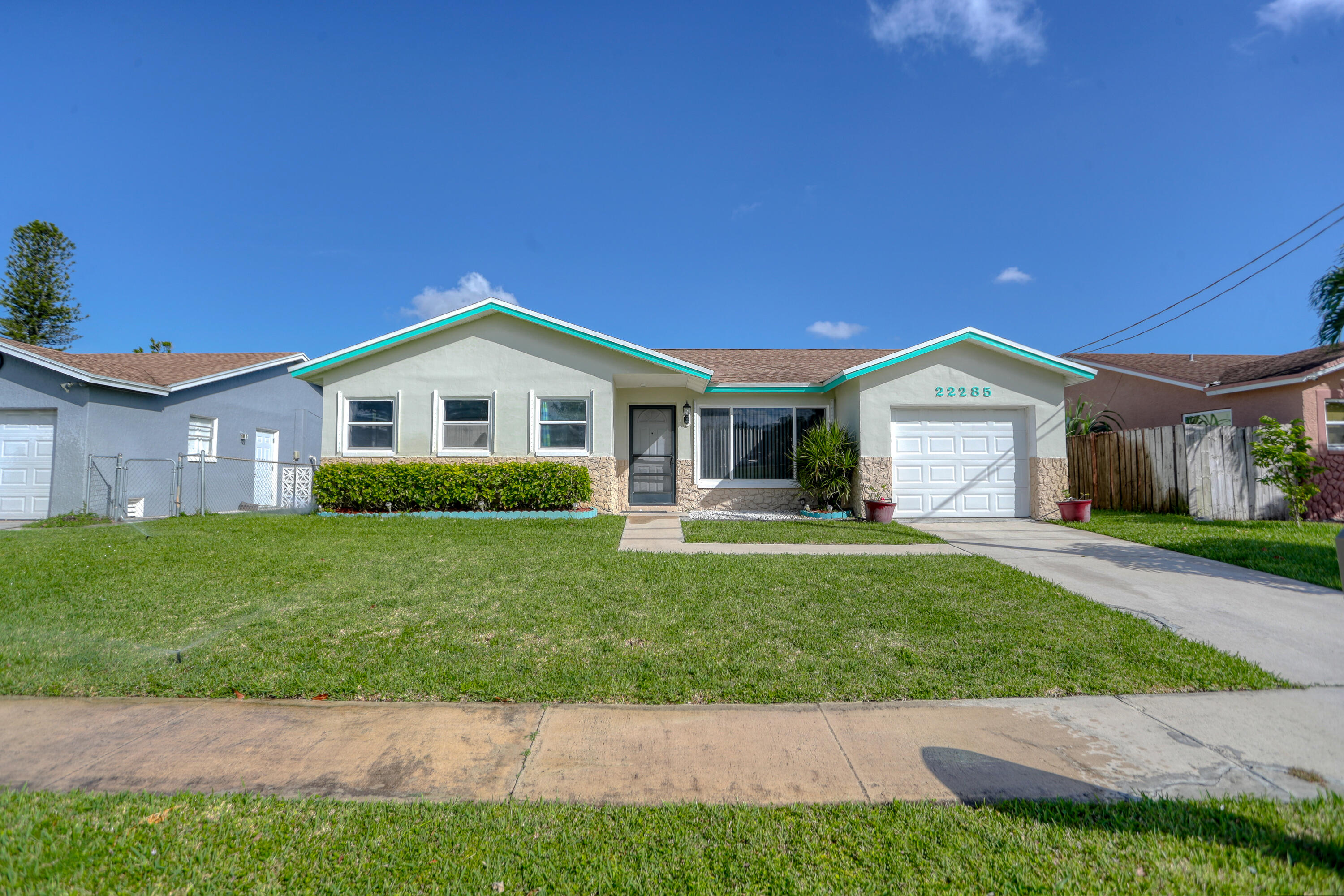 22285 Southwest 57th Avenue Boca Raton, FL 33428 - Photo 2 of 33 B27I4465