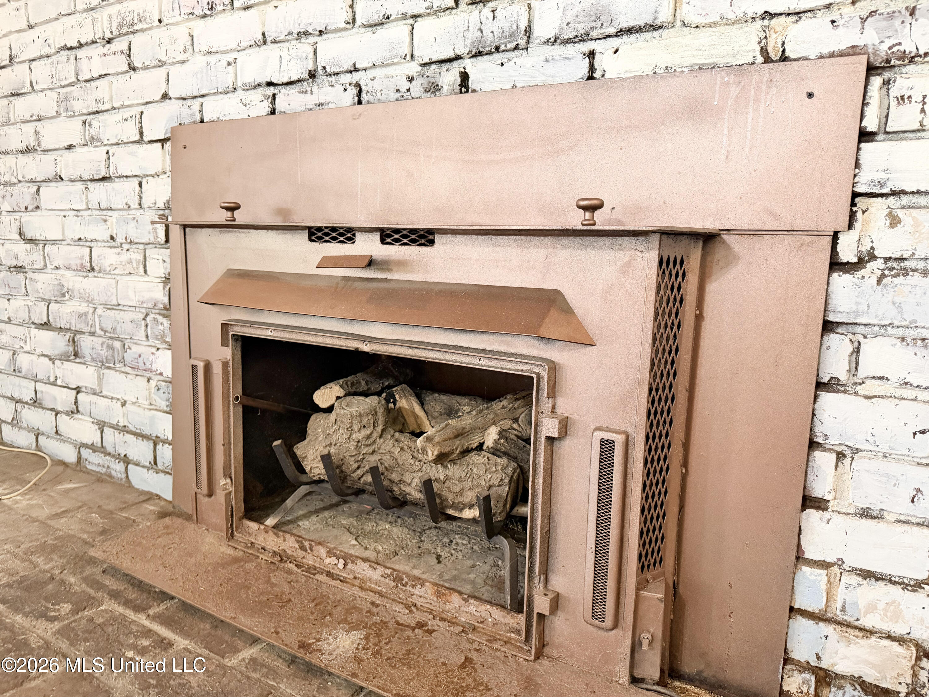 1640 Old Bay Springs Road Laurel, MS 39440 - Photo 13 of 38 Gas Log Fireplace