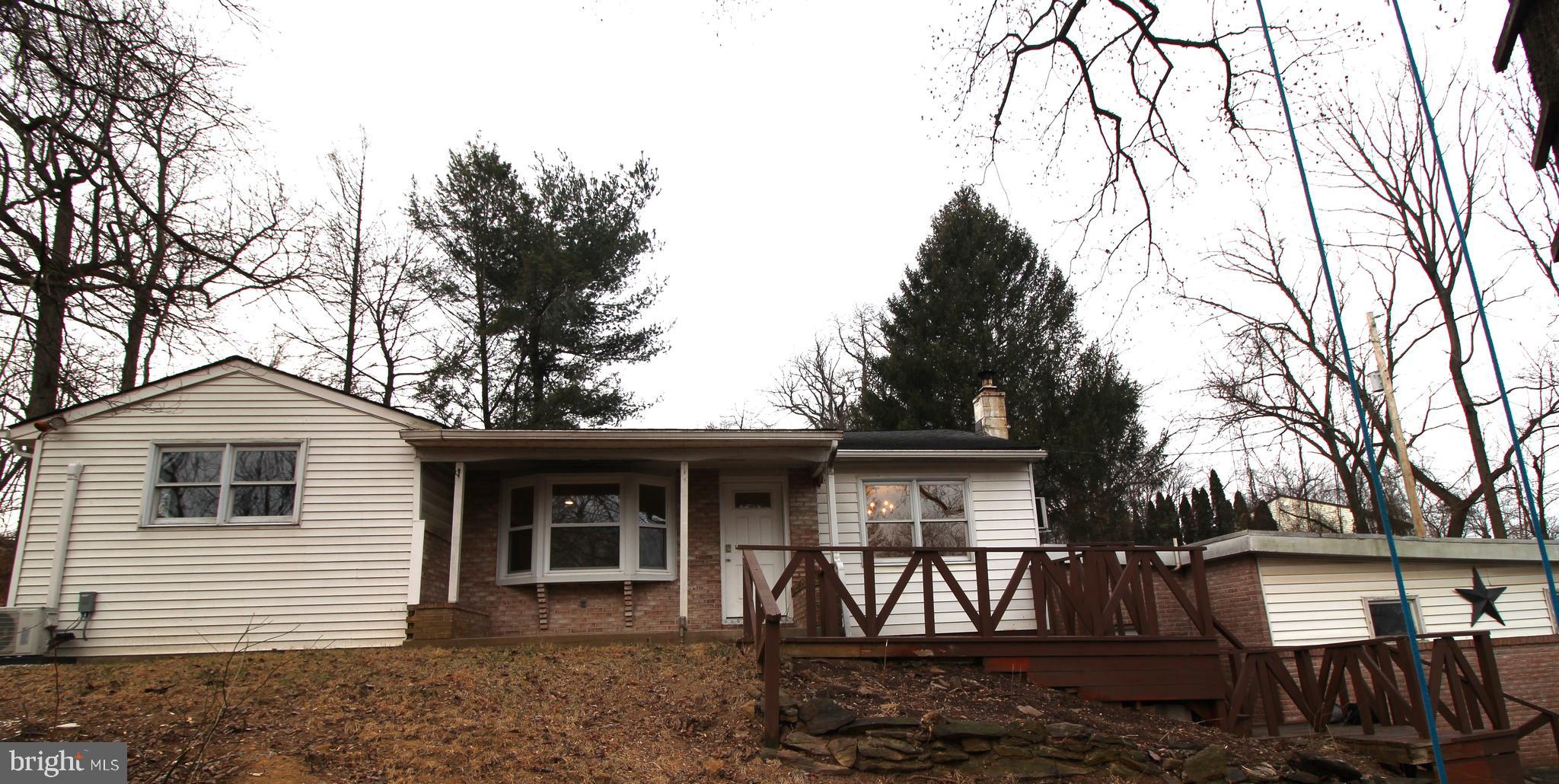 a view of a house with backyard and trees