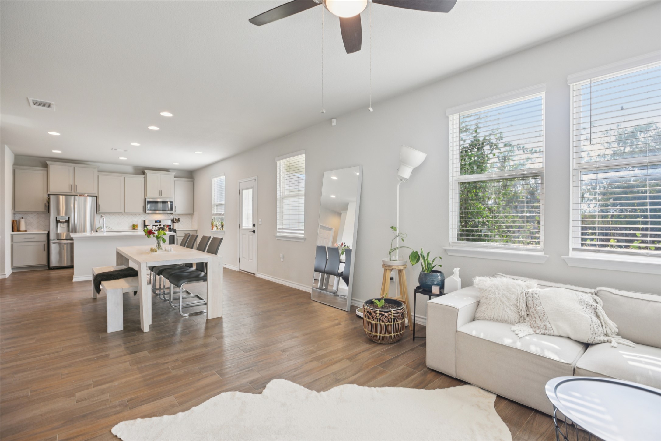 1913 Jacey Way Austin, TX 78725 - Photo 4 of 40