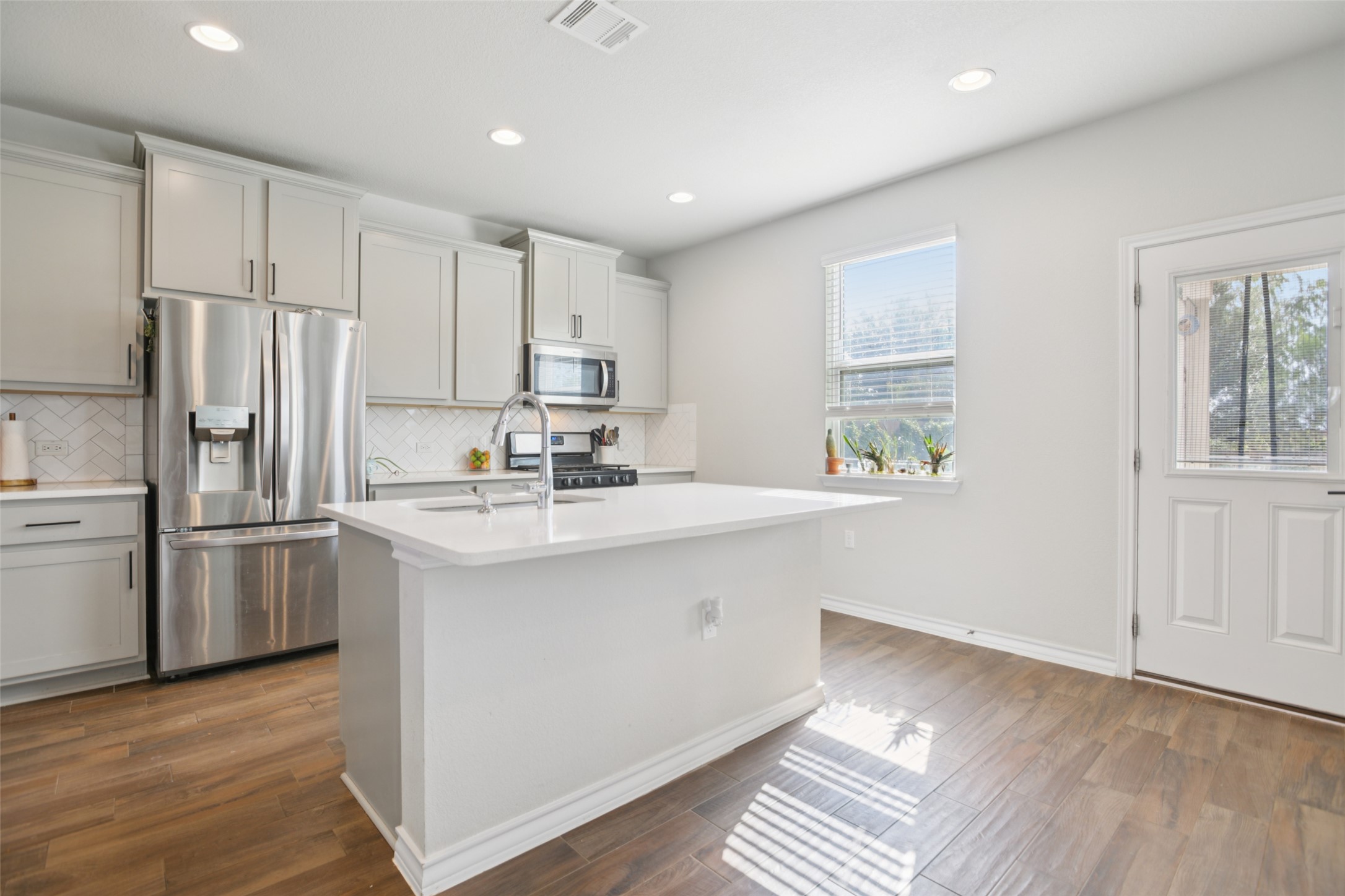 1913 Jacey Way Austin, TX 78725 - Photo 7 of 40