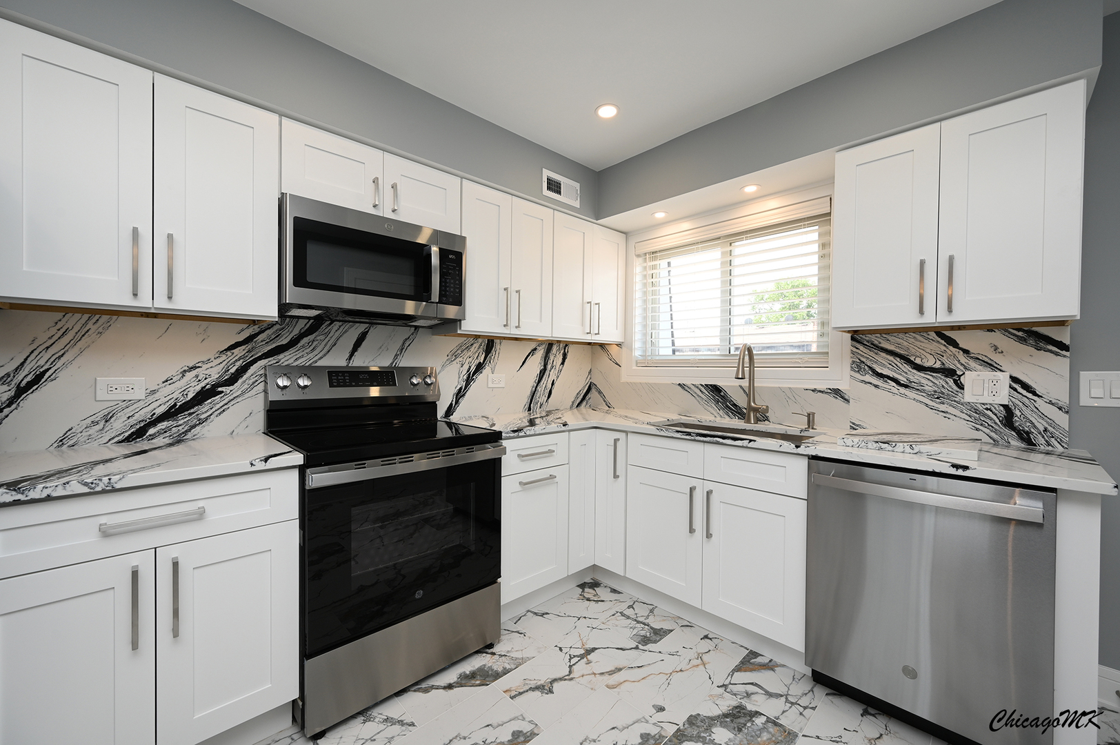 9381 Bay Colony Drive, Unit 3S Des Plaines, IL 60016 - Photo 15 of 43 a kitchen with a sink stove and microwave
