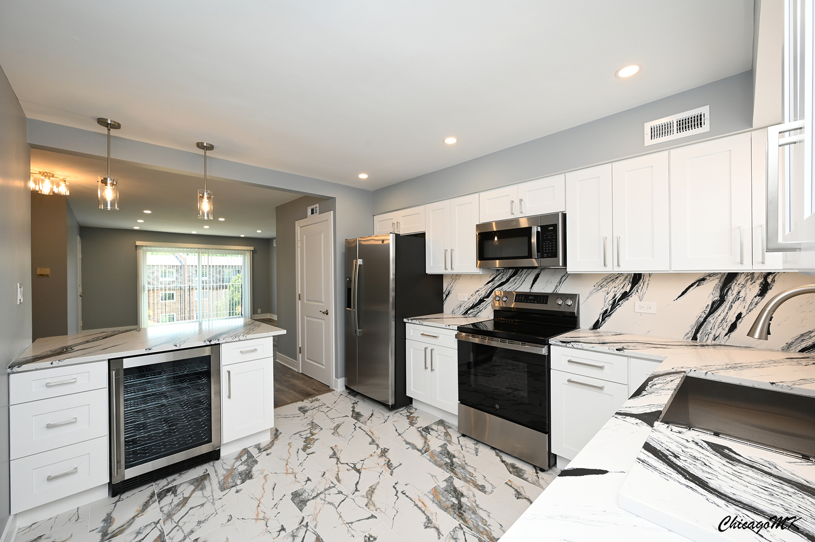 9381 Bay Colony Drive, Unit 3S Des Plaines, IL 60016 - Photo 17 of 43 a kitchen with a sink stove and refrigerator