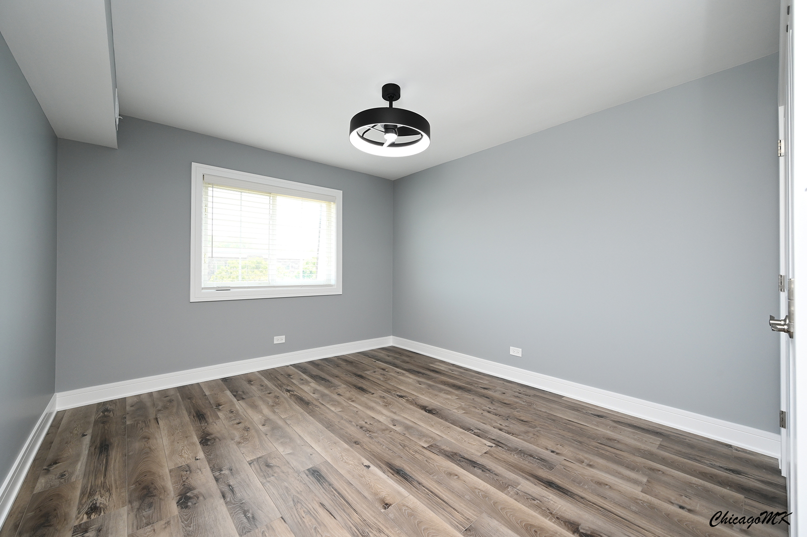 9381 Bay Colony Drive, Unit 3S Des Plaines, IL 60016 - Photo 27 of 43 a view of a room with wooden floor and a window