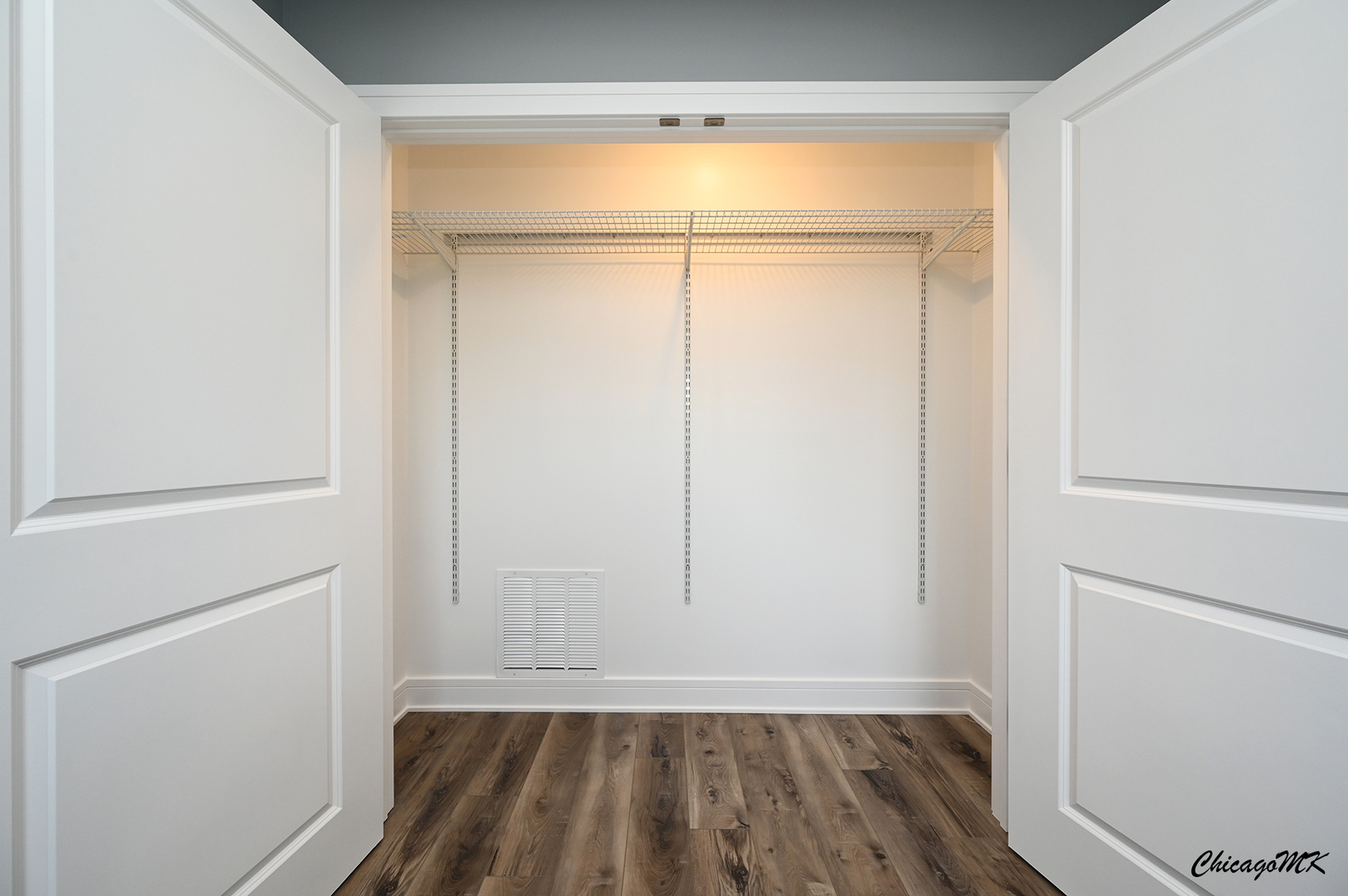 9381 Bay Colony Drive, Unit 3S Des Plaines, IL 60016 - Photo 29 of 43 a view of a small space with wooden floor and a window