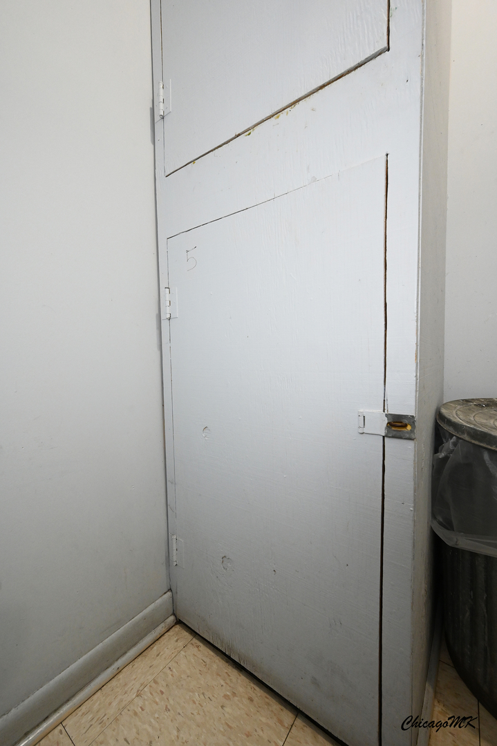 9381 Bay Colony Drive, Unit 3S Des Plaines, IL 60016 - Photo 35 of 43 a view of a room