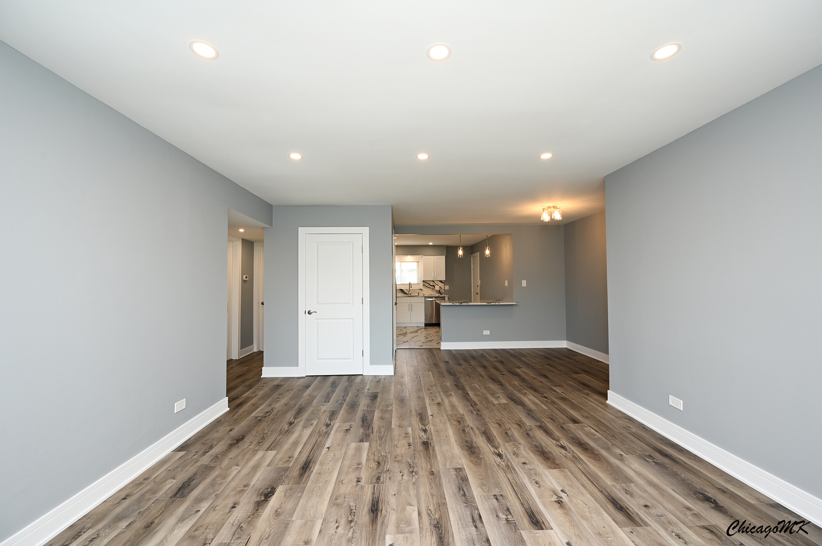 9381 Bay Colony Drive, Unit 3S Des Plaines, IL 60016 - Photo 5 of 43 a view of empty room with wooden floor