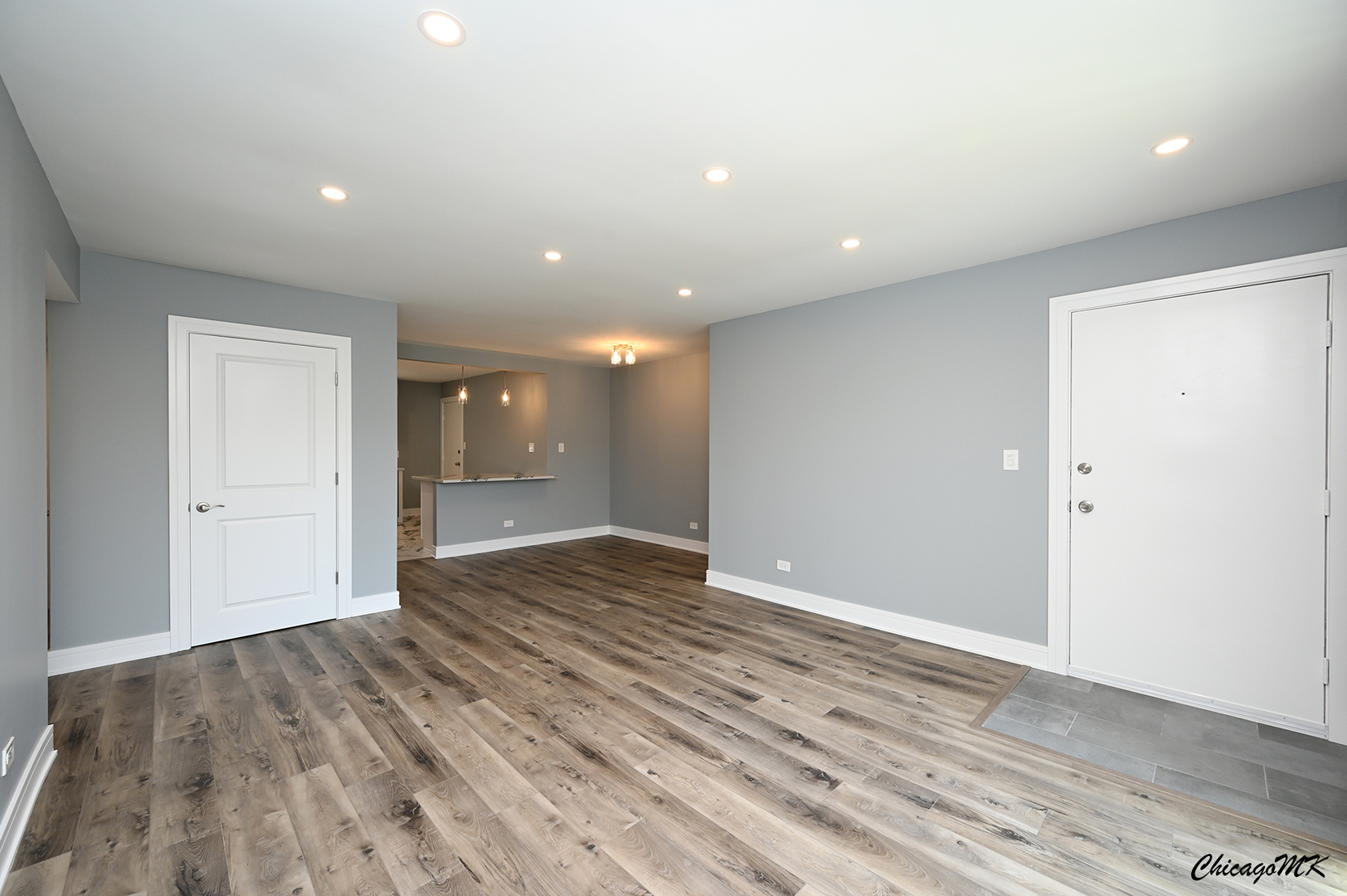 9381 Bay Colony Drive, Unit 3S Des Plaines, IL 60016 - Photo 6 of 43 a view of an empty room with wooden floor and closet