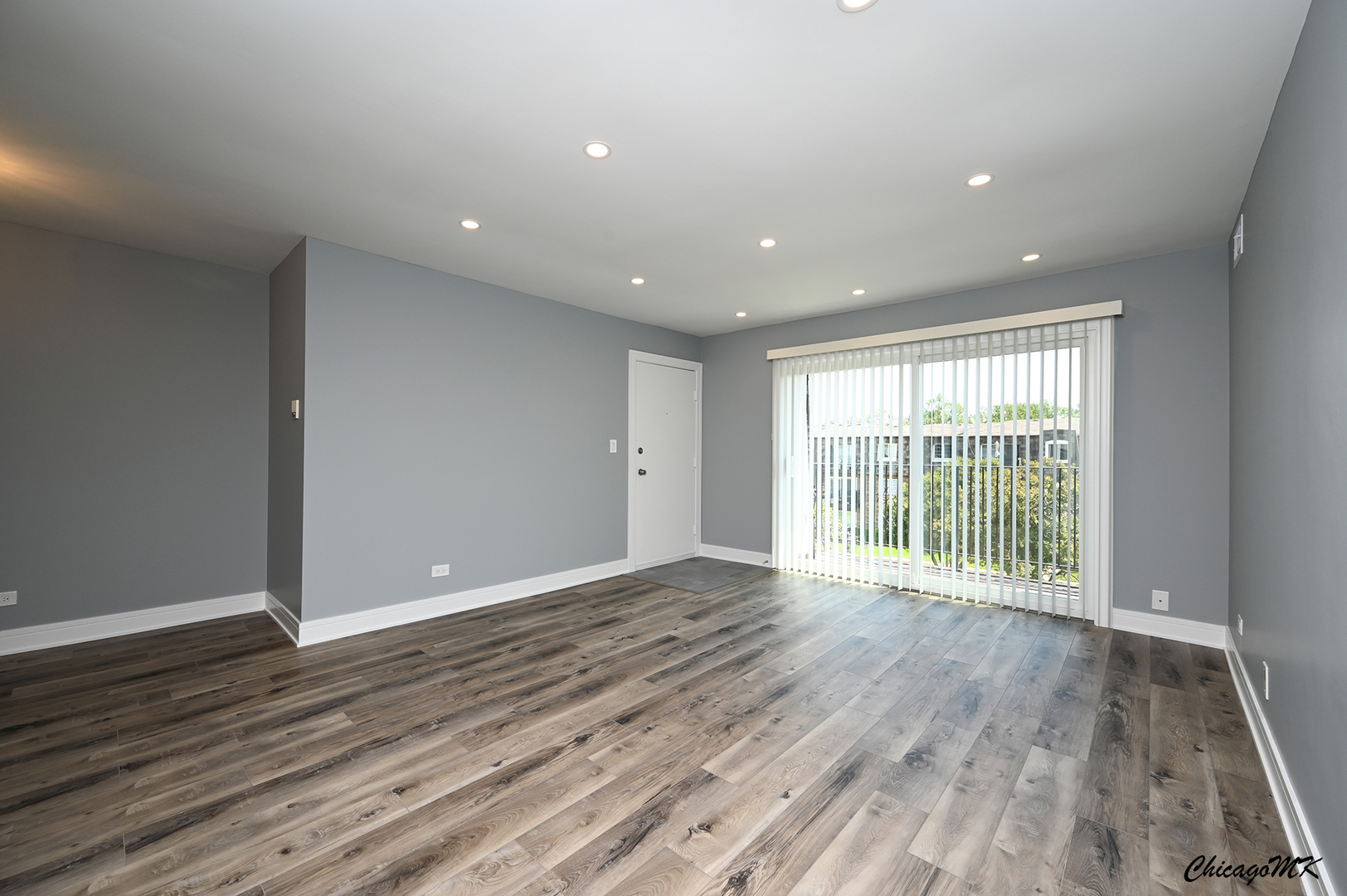 9381 Bay Colony Drive, Unit 3S Des Plaines, IL 60016 - Photo 7 of 43 a view of an empty room with wooden floor and a window