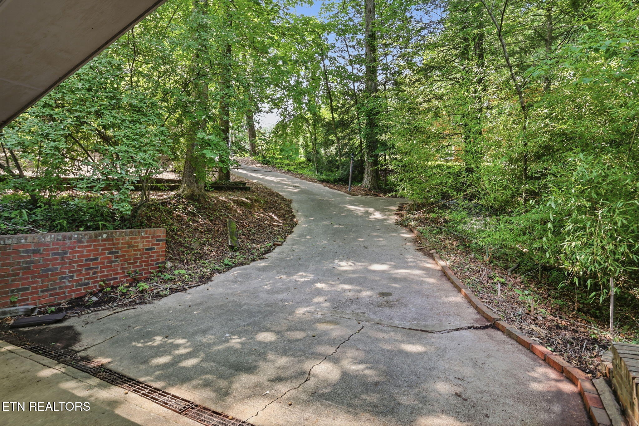 114 Balboa Circle Oak Ridge, TN 37830 - Photo 45 of 52 Circle Driveway
