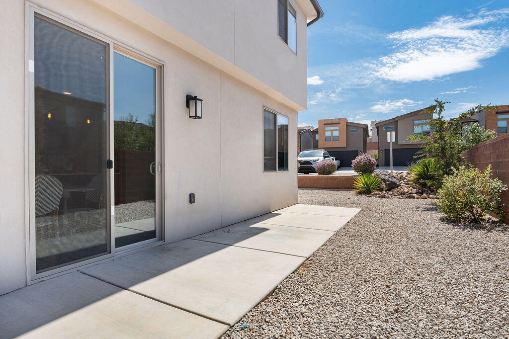 5920 Legolas Lane St. George, UT 84790 - Photo 33 of 36 34-Back Patio Facing South