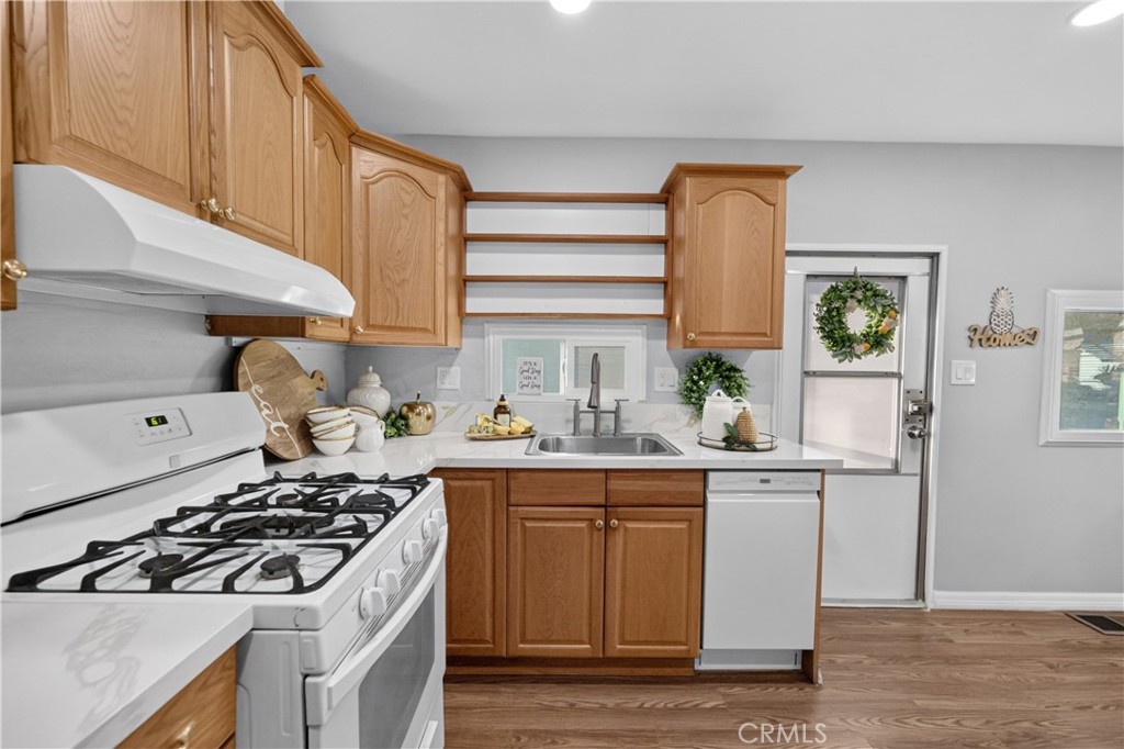 3700 Buchanan Street, Unit 72 Riverside, CA 92503 - Photo 13 of 41 Kitchen.