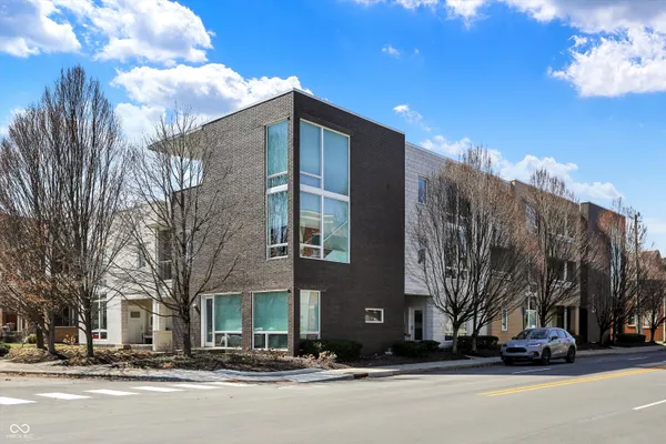 $450,000 | 932 Broadway Street, Unit 15, Indianapolis, IN 46202