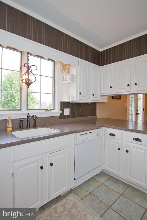 609 Laurel Lane Lancaster, PA 17601 - Photo 25 of 63
