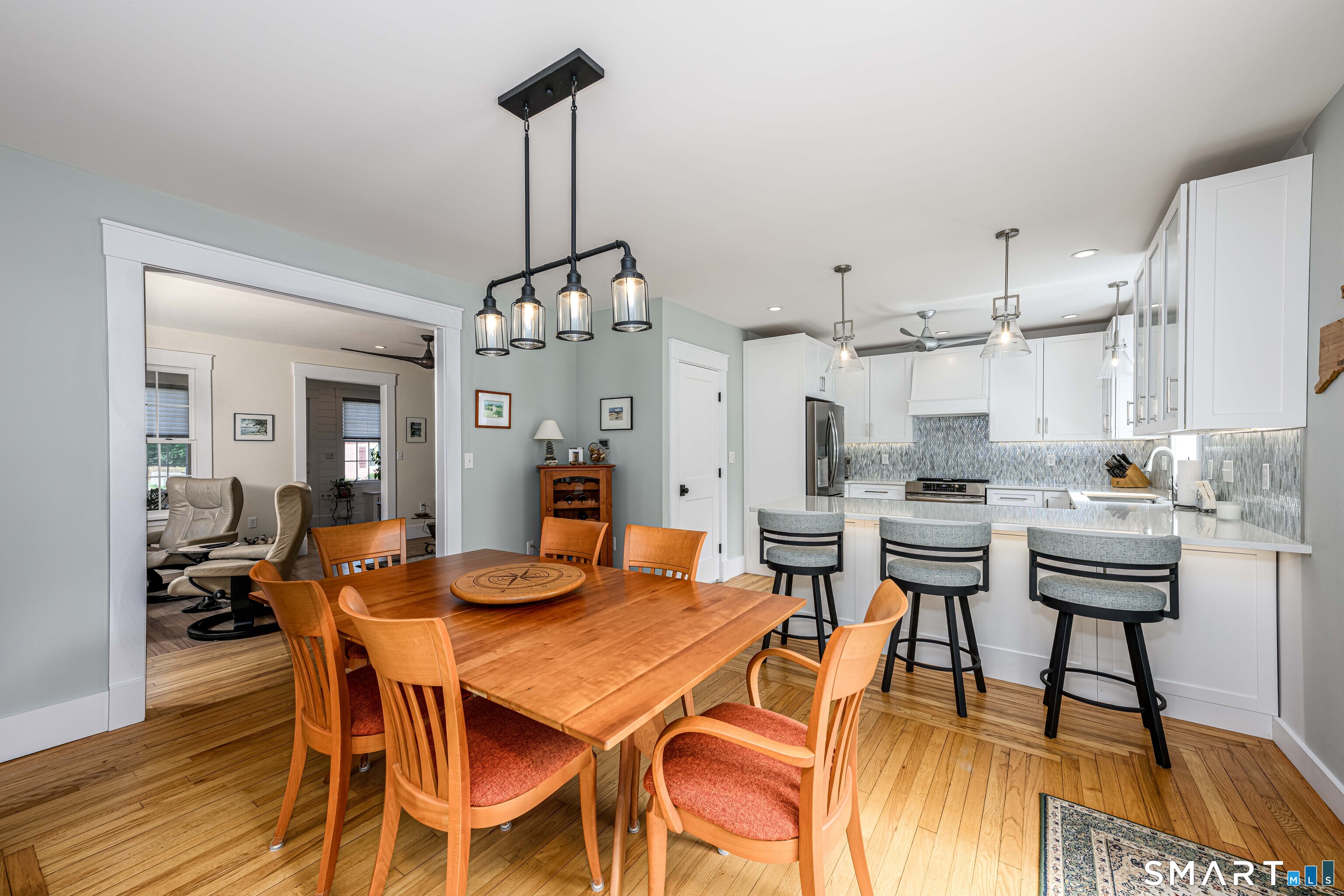 77 Prospect Road East Haven, CT 06512 - Photo 3 of 31 Great space for gathering with family and friends.