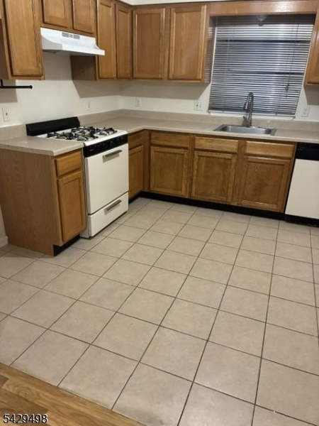 41 Wainwright Street Newark, NJ 07112 - Photo 2 of 11